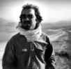 Atiq Rahimi, autor i reżyser, na planie filmu ZIEMIA I POPIOŁY (2003)